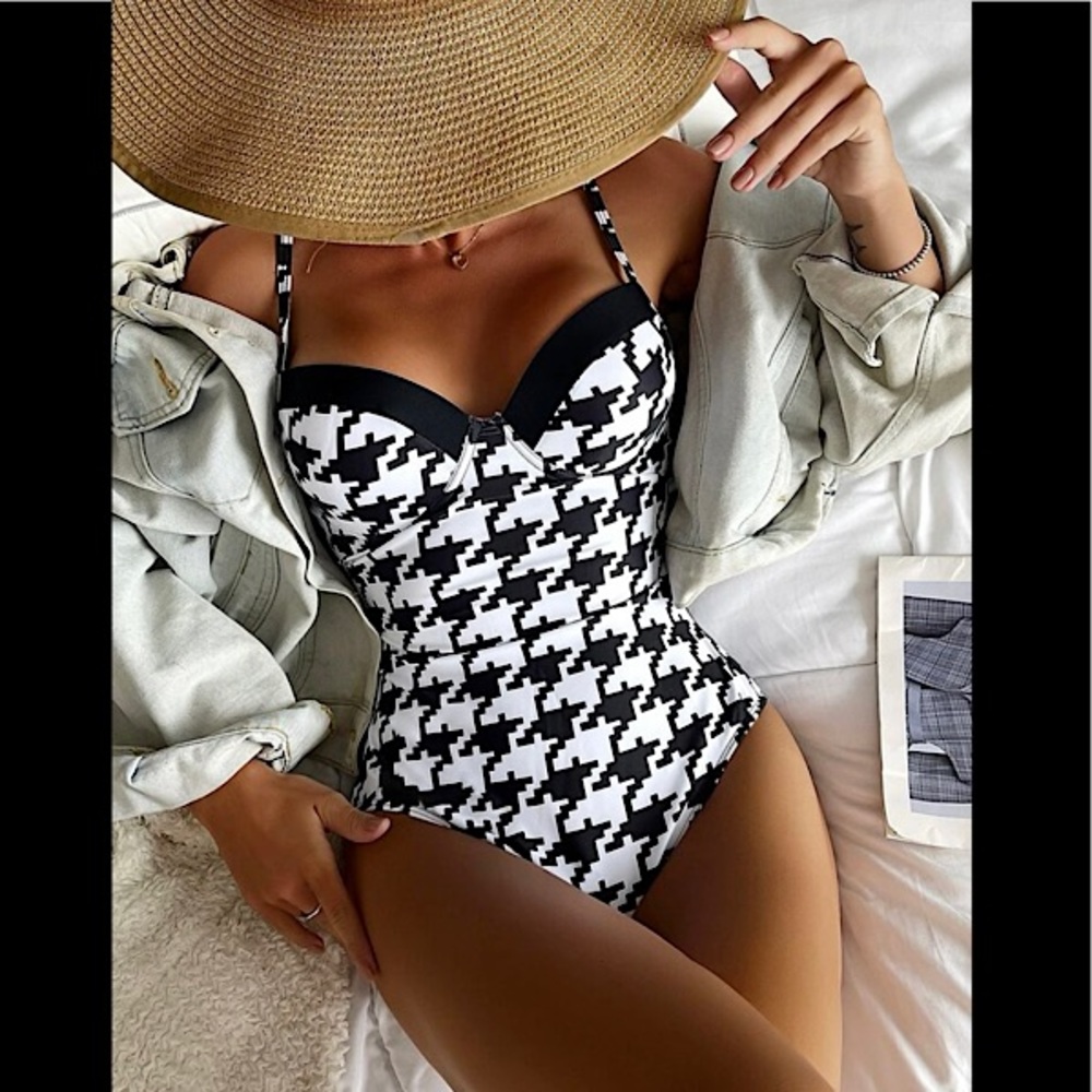 SimplyBeauty Houndstooth Pattern Push Up One Piece Swimsuit…Size: L (8/10)..New